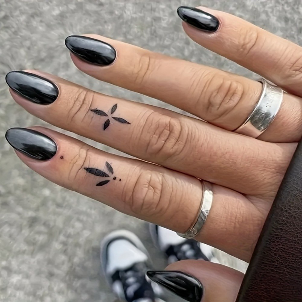 Nail Art Gothic - Medium Almond Glossy Black Press On